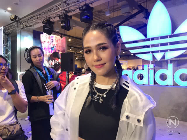 "ชมพู่" ตอบดราม่า ลูกแฝดเล่น "หวี"
