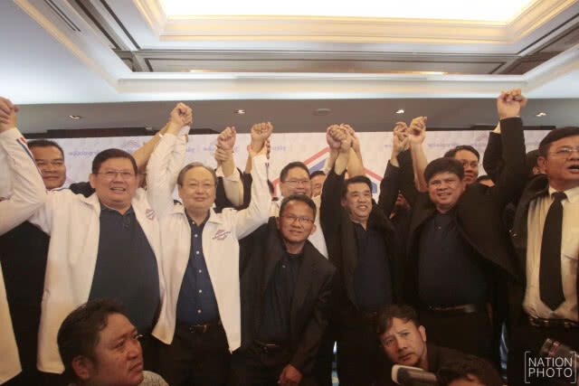 "สามมิตร" มาแล้ว รวมกลุ่ม สู้ศึกเลือกตั้ง"สมศักดิ์" ยัน มั่นใจ พปชร.พร้อมที่สุด