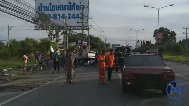 กระบะซิ่งเสียหลักชนตอหม้อเสาไฟฟ้าข้างทาง ดับ1 สาหัส 1
