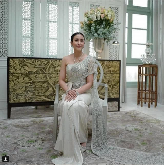 ประณีตอย่างไทย ชุดเจ้าสาว สังข์ ดอกไม้ ในงานแต่ง "พุฒ-จุ๋ย"