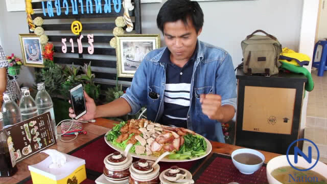 ร้านก๋วยเตี๋ยวท้ากินบะหมี่ชามยักษ์...ใครกินหมดแถมเงินให้ด้วย