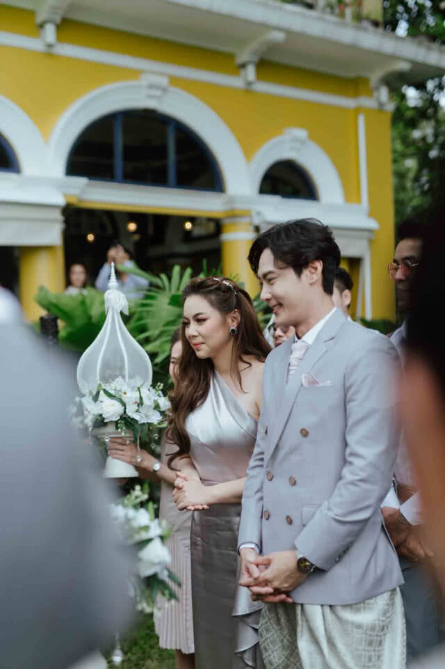 "ต๊ะ วริษฐ์" ยกขันหมากหมั้น "แอน วริษฐา"