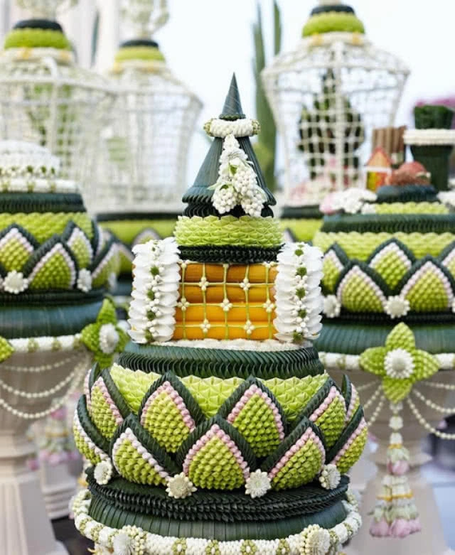 ประณีตอย่างไทย ชุดเจ้าสาว สังข์ ดอกไม้ ในงานแต่ง "พุฒ-จุ๋ย"