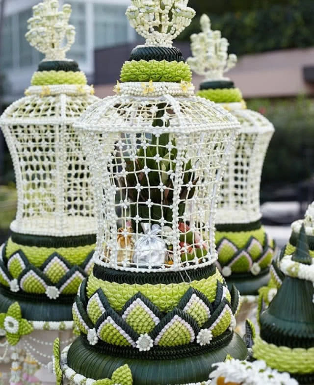 ประณีตอย่างไทย ชุดเจ้าสาว สังข์ ดอกไม้ ในงานแต่ง "พุฒ-จุ๋ย"