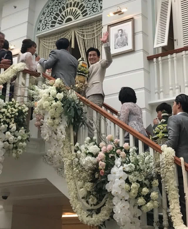 ประณีตอย่างไทย ชุดเจ้าสาว สังข์ ดอกไม้ ในงานแต่ง "พุฒ-จุ๋ย"