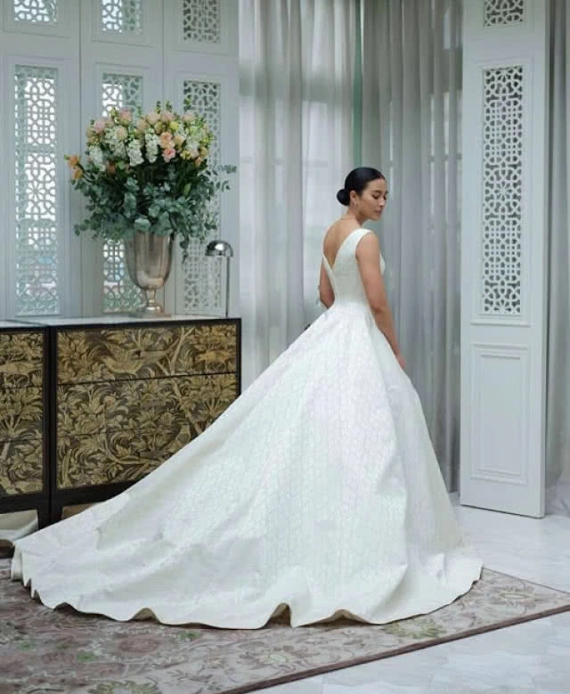 ประณีตอย่างไทย ชุดเจ้าสาว สังข์ ดอกไม้ ในงานแต่ง "พุฒ-จุ๋ย"