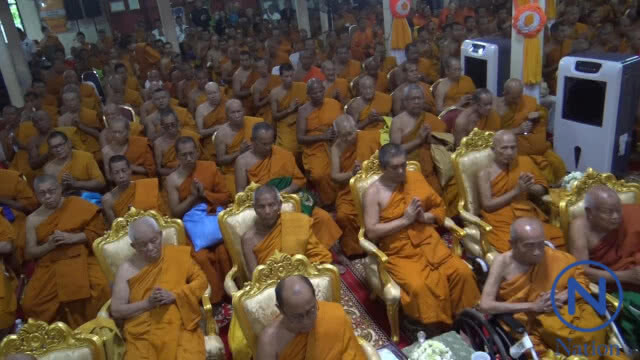 พระภิกษุสงฆ์นับพันประชาชนครึ่งหมื่นร่วมพิธีปิดศพพระเทพญาณโมลี