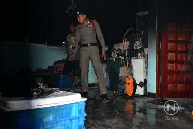 ไฟไหม้บ้านลุงวัย 71 เสียหายกว่า 1 แสนบาท คาดไฟฟ้าลัดวงจร