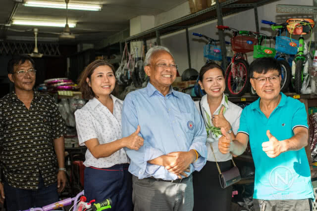"ลุงกำนัน" มุ่งสู่ภูเก็ต เดินคารวะแผ่นดิน แฟนคลับต้อนรับอย่างดี