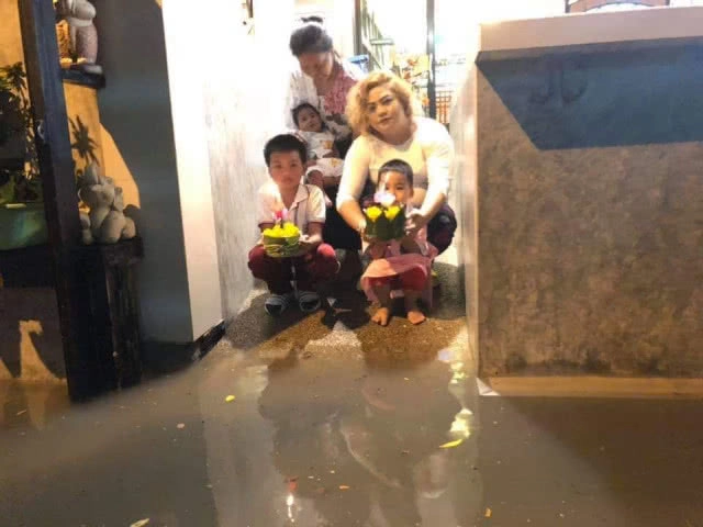 ฝนถล่มพัทยา ชาวบ้าน-นักท่องเที่ยวลอยกระทงบนถนน