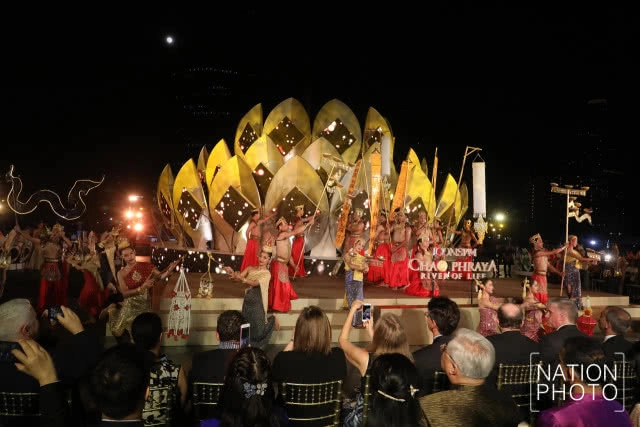 บรรยากาศงานลอยกระทง "ไอคอนสยาม "