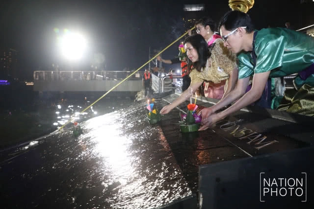 บรรยากาศงานลอยกระทง "ไอคอนสยาม "