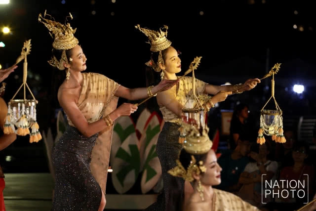 บรรยากาศงานลอยกระทง "ไอคอนสยาม "