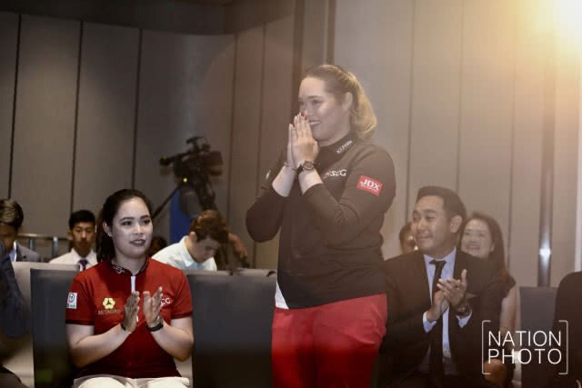 ไอคอนสยาม ต้อนรับ สองพี่น้อง "โปรเม-โปรโม"