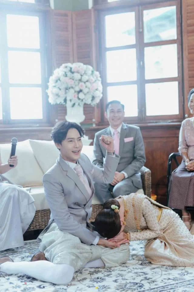 'ต๊ะ-วริษฐ์' จัดงานหมั้นเอง เครียดจนอ้วก! เผยครอบครัวฝ่ายหญิงยกสินสอดคืนให้เป็นขวัญถุง