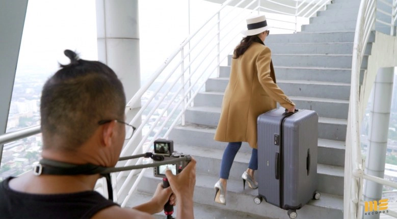 เอ็มวี "เจ็บน้อยที่สุด" สุดพีค "แอฟ" สื่อจนคนดูอิน