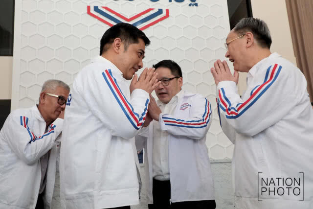 อดีตส.ส.เพื่อไทย-ลูกบุญทรง แห่ซบพลังประชารัฐ