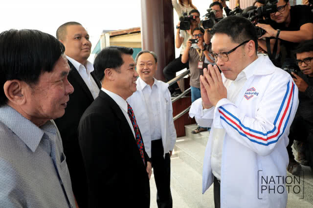 อดีตส.ส.เพื่อไทย-ลูกบุญทรง แห่ซบพลังประชารัฐ