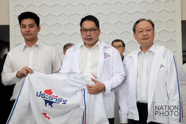 อดีตส.ส.เพื่อไทย-ลูกบุญทรง แห่ซบพลังประชารัฐ