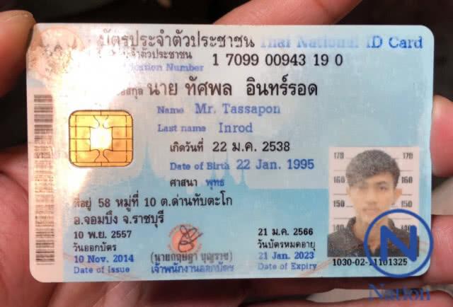 หนุ่มซิ่งบิ๊กไบค์ชนราวสะพานร่างกระเด็นติดเสาไฟ-ราวสะพาน