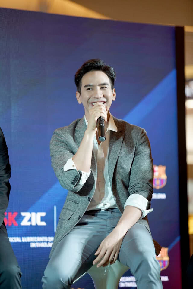 พี่หมื่น "โป๊บ ธนวรรธน์" ร่วมฉลองความสำร็จ "Premium Product with WORLD CLASS FOOTBALL TEAM"