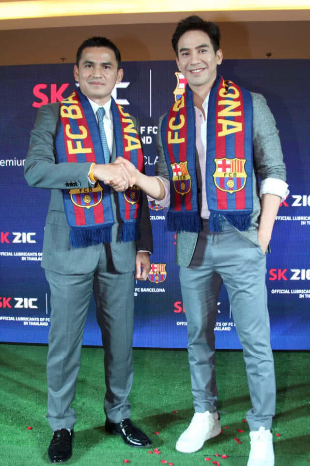 พี่หมื่น "โป๊บ ธนวรรธน์" ร่วมฉลองความสำร็จ "Premium Product with WORLD CLASS FOOTBALL TEAM"