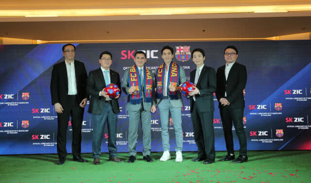 พี่หมื่น "โป๊บ ธนวรรธน์" ร่วมฉลองความสำร็จ "Premium Product with WORLD CLASS FOOTBALL TEAM"