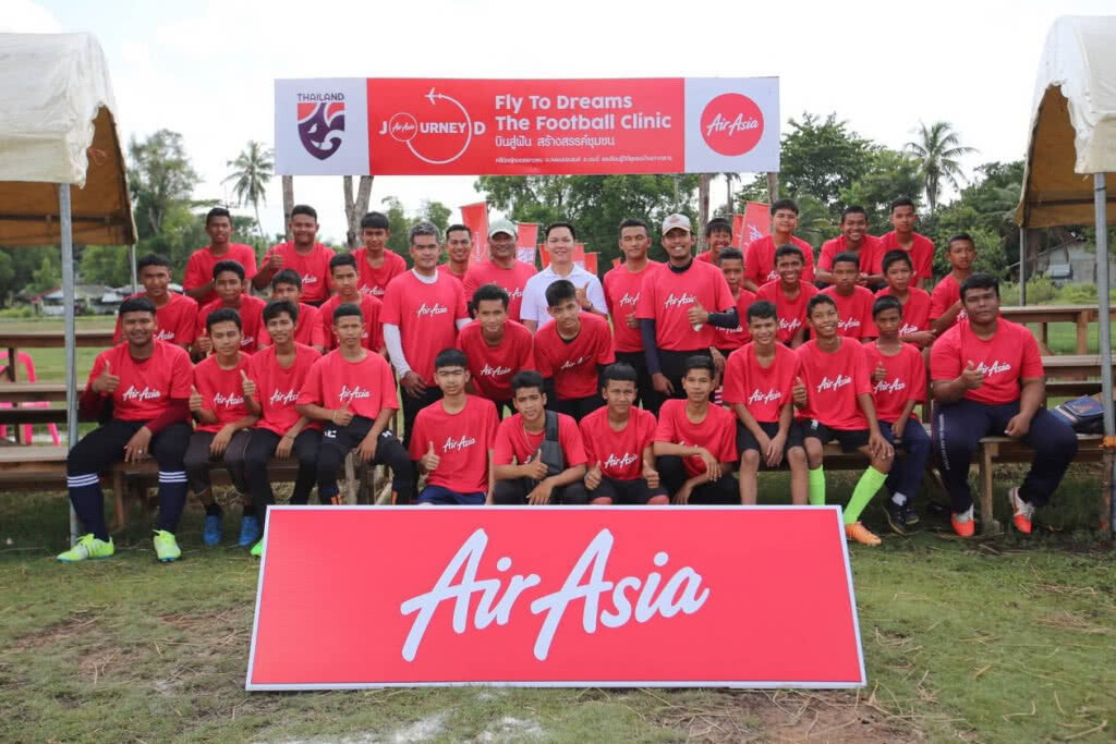 ส.บอล-แอร์เอเชีย จัดกิจกรรม "Journey D Fly To Dreams The Football Clinic" ที่จังหวัดกระบี่