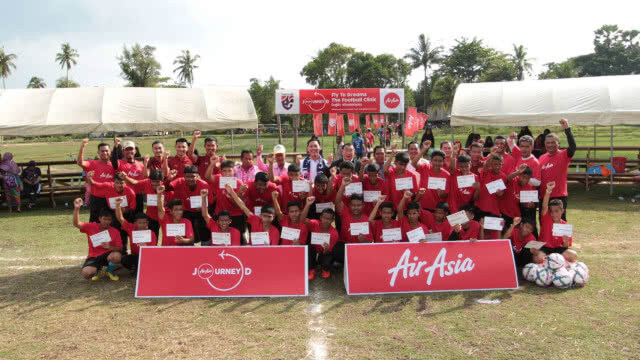 ส.บอล-แอร์เอเชีย จัดกิจกรรม "Journey D Fly To Dreams The Football Clinic" ที่จังหวัดกระบี่