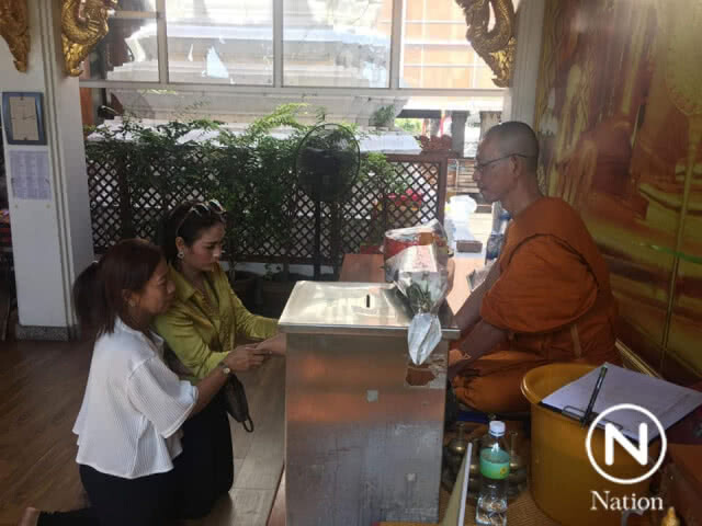 น้องแนทนำเงินทำขวัญจากเสี่ยตบหน้าบางส่วนไปทำบุญ และไม่ขอพูดถึงเรื่องที่ถูกตบหน้าอีก