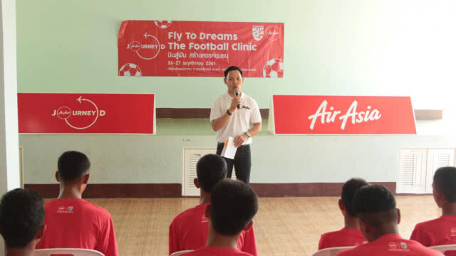 ส.บอล-แอร์เอเชีย จัดกิจกรรม "Journey D Fly To Dreams The Football Clinic" ที่จังหวัดกระบี่