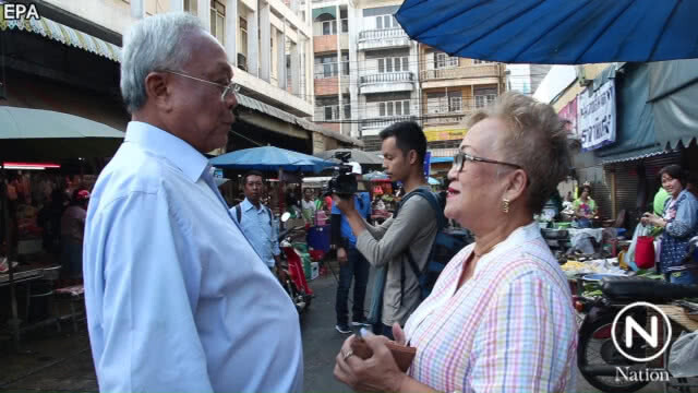"ลุงกำนัน" เดินคารวะแผ่นดินตลาดราชบุรี