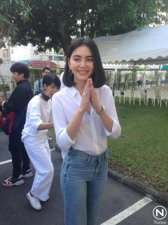 "ใหม่ ดาวิกา" รับตกใจ งานเดินแบบที่จีนถูกยกเลิก