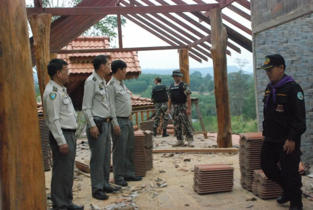 นายทุนยอมถอยรื้อรีสอร์ทรุกป่าอช.ทุ่งแสลงหลวง