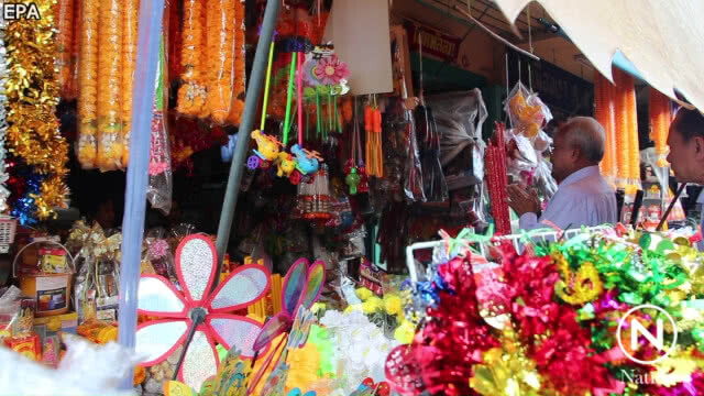"ลุงกำนัน" เดินคารวะแผ่นดินตลาดราชบุรี