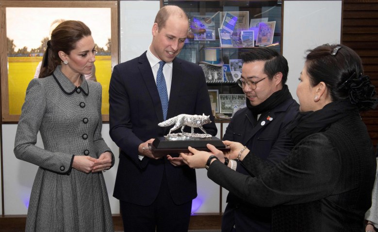 "เจ้าชายวิลเลียม"เสด็จเยือนเลสเตอร์-ร่วมไว้อาลัยคุณวิชัย