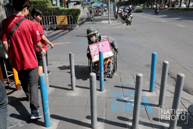 กทม.ติดป้ายฝ่าฝืนจับปรับมอเตอร์ไซค์