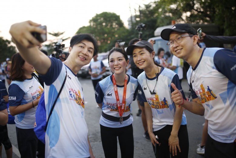 (ภาพชุด) "คนการเมือง-คนรุ่นใหม่"ร่วมวิ่งมินิมาราธอน Bangkok Run in the City 2018 คึกคัก