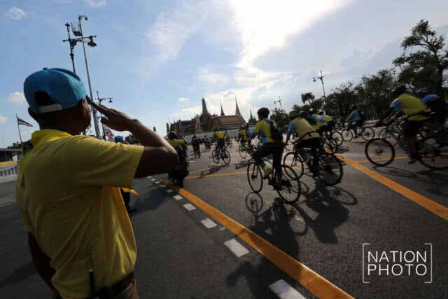 (ภาพชุด) ขบวนจักรยานฝึกซ้อมเส้นทางกิจกรรม "อุ่นไอรัก คลายความหนาว สายน้ำแห่งรัตนโกสินทร์"