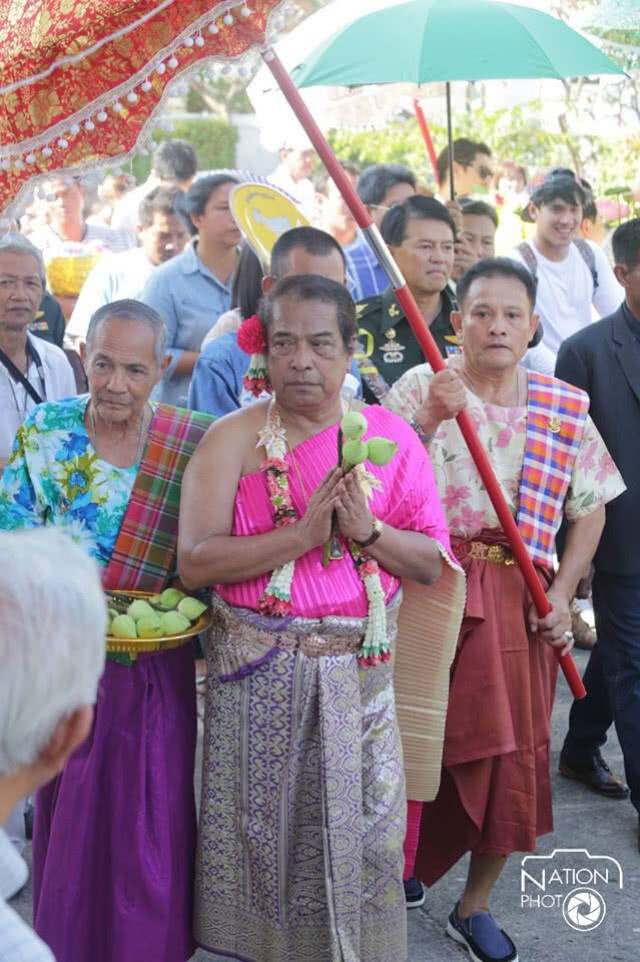 ย้อนชมภาพ "พิศาล" บวชทดแทนพระคุณแม่แบบ 2 ประเพณี เมื่อ 4 ปีก่อน