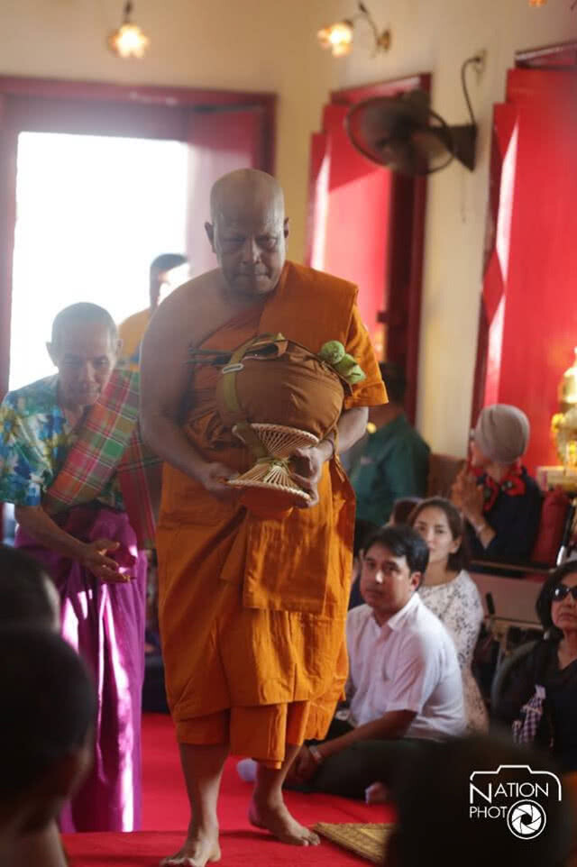 ย้อนชมภาพ "พิศาล" บวชทดแทนพระคุณแม่แบบ 2 ประเพณี เมื่อ 4 ปีก่อน
