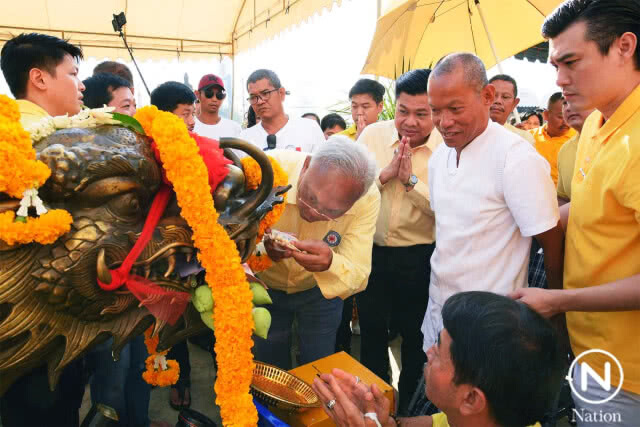 "ลุงกำนัน" ควง "อดีตหลวงปู่พุทธอิสระ" ร่วมอัญเชิญองค์พระมหาพุทธพิมพ์  " ปกเกล้า ปกแผ่นดิน"