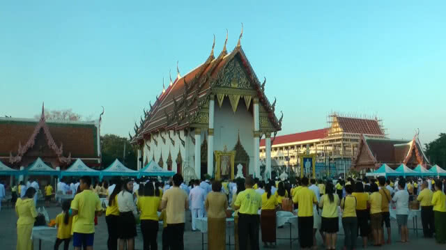 ทำบุญตักบาตรพระสงฆ์50รูป วันพ่อแห่งชาติ