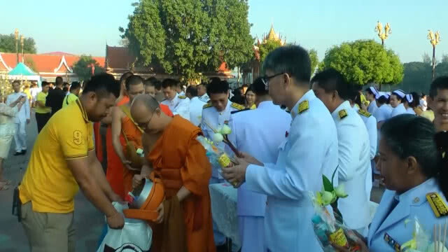 ทำบุญตักบาตรพระสงฆ์50รูป วันพ่อแห่งชาติ