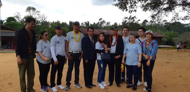 ปกาเกอะญอบ้านจันทน์ร่วมใจสร้างทางเดินของพ่อ