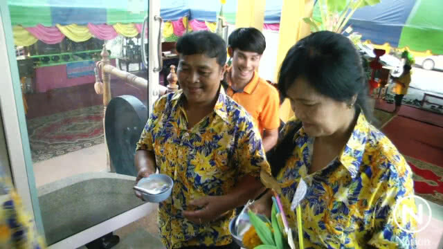 ชาวบ้านแห่กราบขอพรหลวงพ่อสุโขทัยอายุกว่า 800 ปีนำบัวลอยไข่หวาน แก้บน