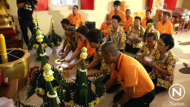 ชาวบ้านแห่กราบขอพรหลวงพ่อสุโขทัยอายุกว่า 800 ปีนำบัวลอยไข่หวาน แก้บน