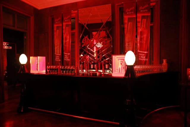 แม็กซ์ สปีคอีซี่ บาร์’ (MAX’S SPEAKEASY BAR) บาร์ลับสุดเก๋จากแคมเปญดังระดับโลก