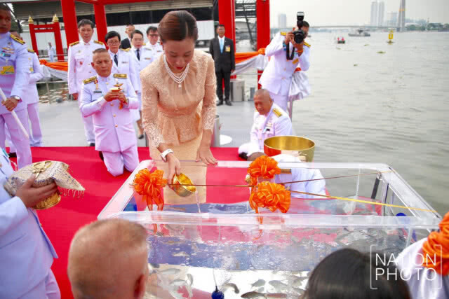 พระองค์ภาฯ เสด็จปล่อยพันธุ์ปลาเนื่องในวันคล้ายวันประสูติ