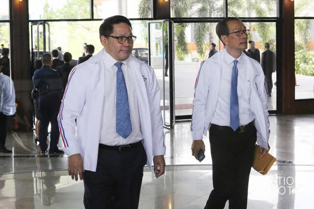 ตัวแทนพรรคการเมือง เข้าร่วมการประชุมแม่น้ำ 5 สาย